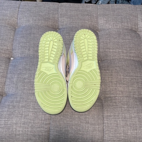 Light green and pink Nike dunks - Picture 3 of 3
